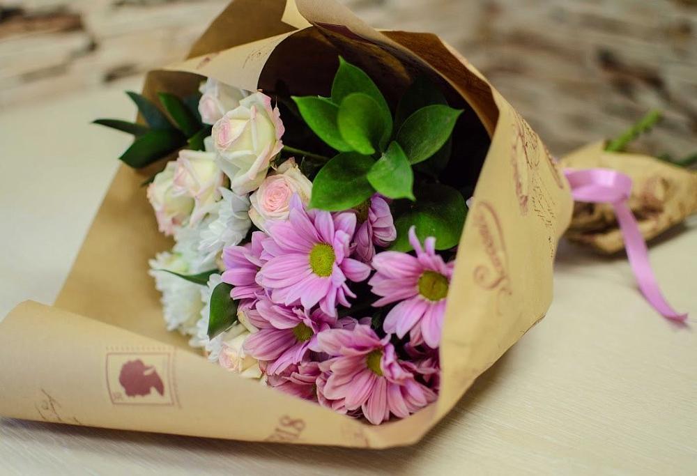 Букет цветов из: Розы и Хризантемы в Каз