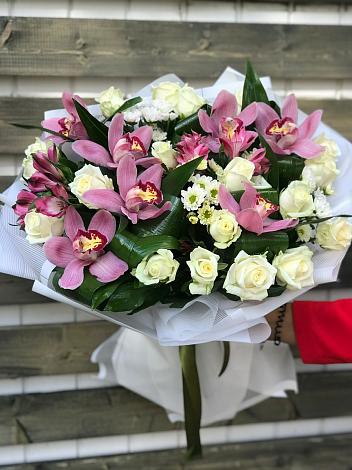Букет цветов из: Розы и Хризантемы в Каз