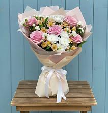 Букет цветов из:  Гвоздики, Орхидеи и Розы #REPLACE_PRED# Каз