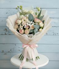 Букет цветов из:  Розы и Лизиантусы в Каз