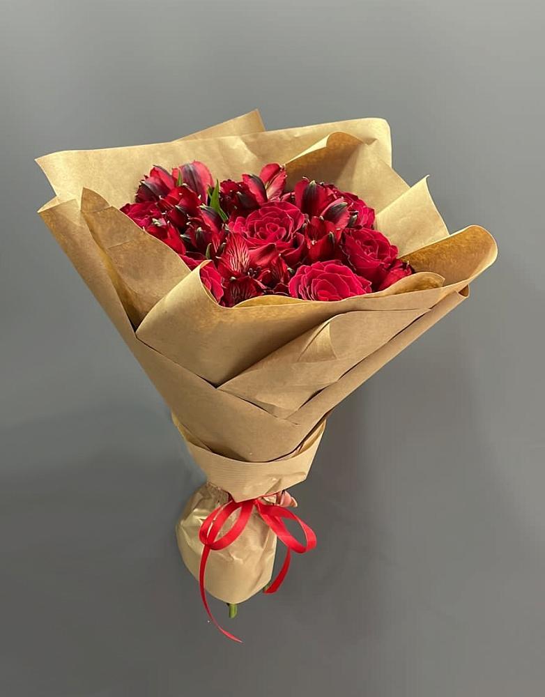 Букет цветов из: Альстромерии и Розы в Каз