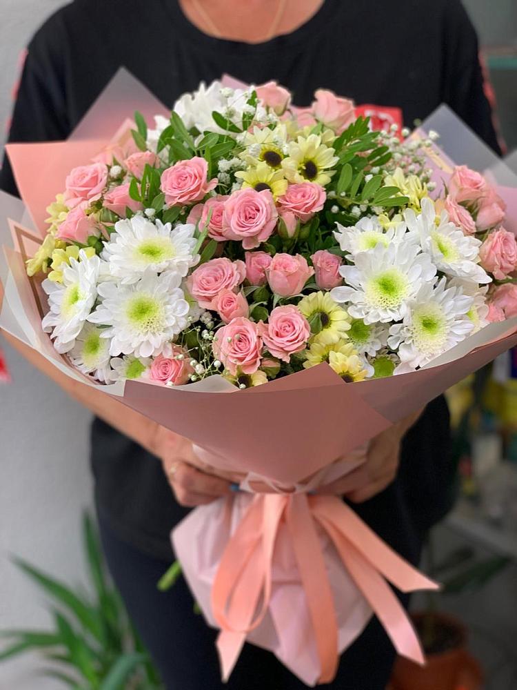 Букет цветов из: Розы и Хризантемы в Каз