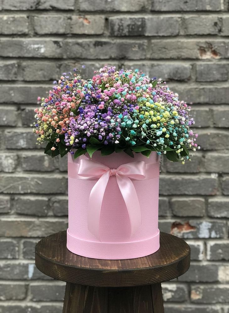 Цветочная композиция из Гипсофила и Розы в шляпной коробке в Каз