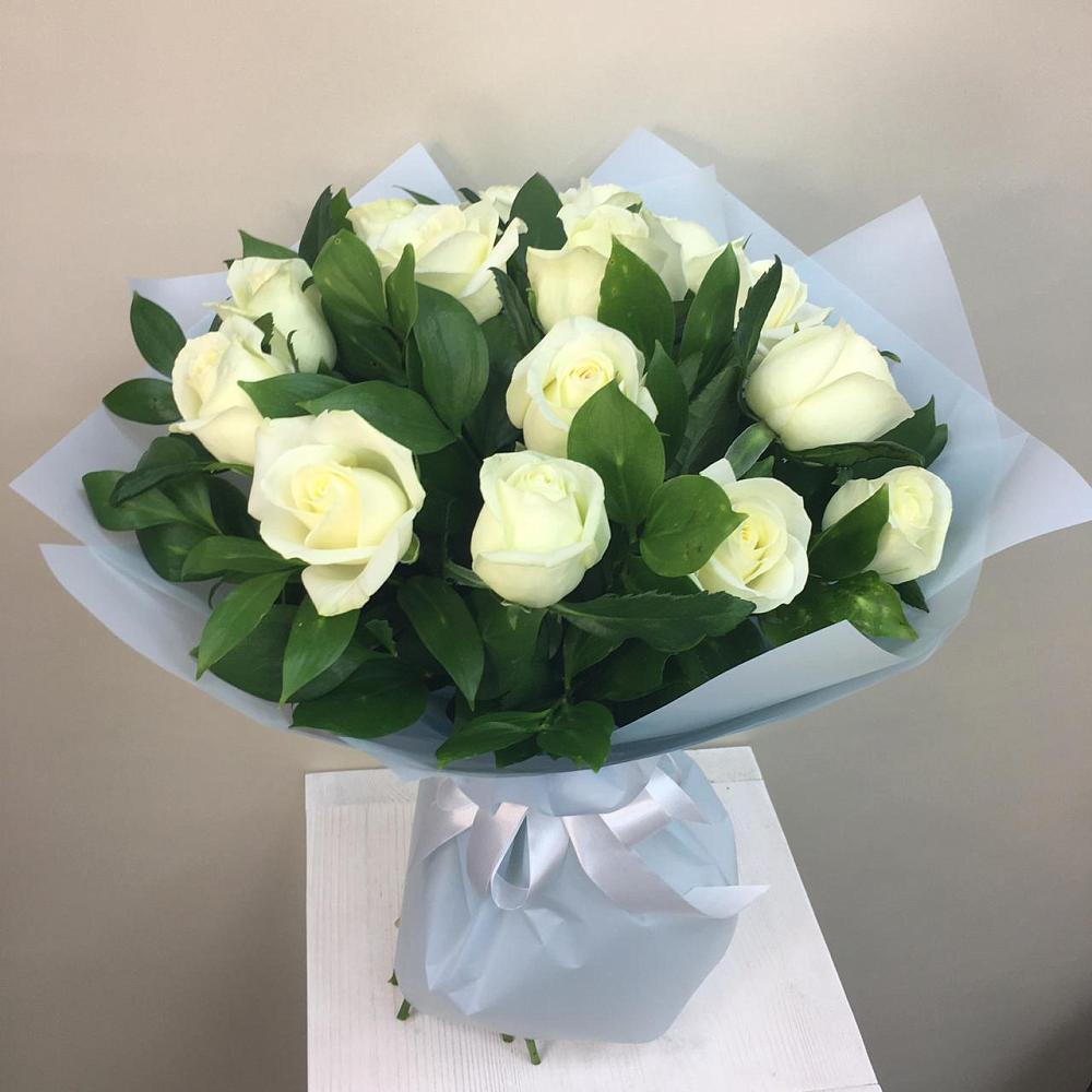 Букет 15 Белых роз Проуд в Каз