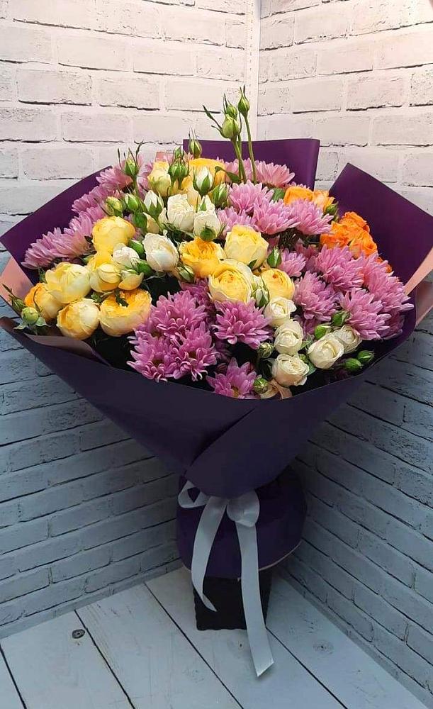 Букет цветов из: Хризантемы и Розы в Каз