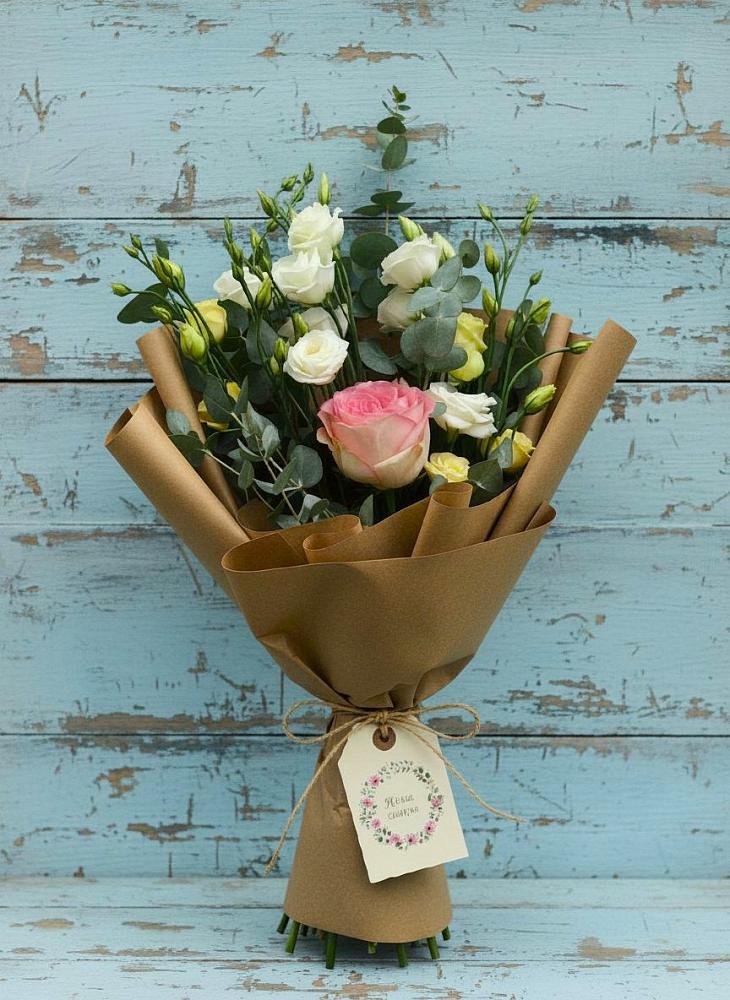 Букет цветов из: Розы и Лизиантусы в Каз