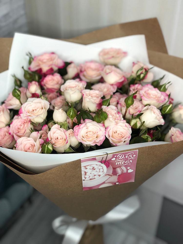 Букет цветов из: Розы в Каз