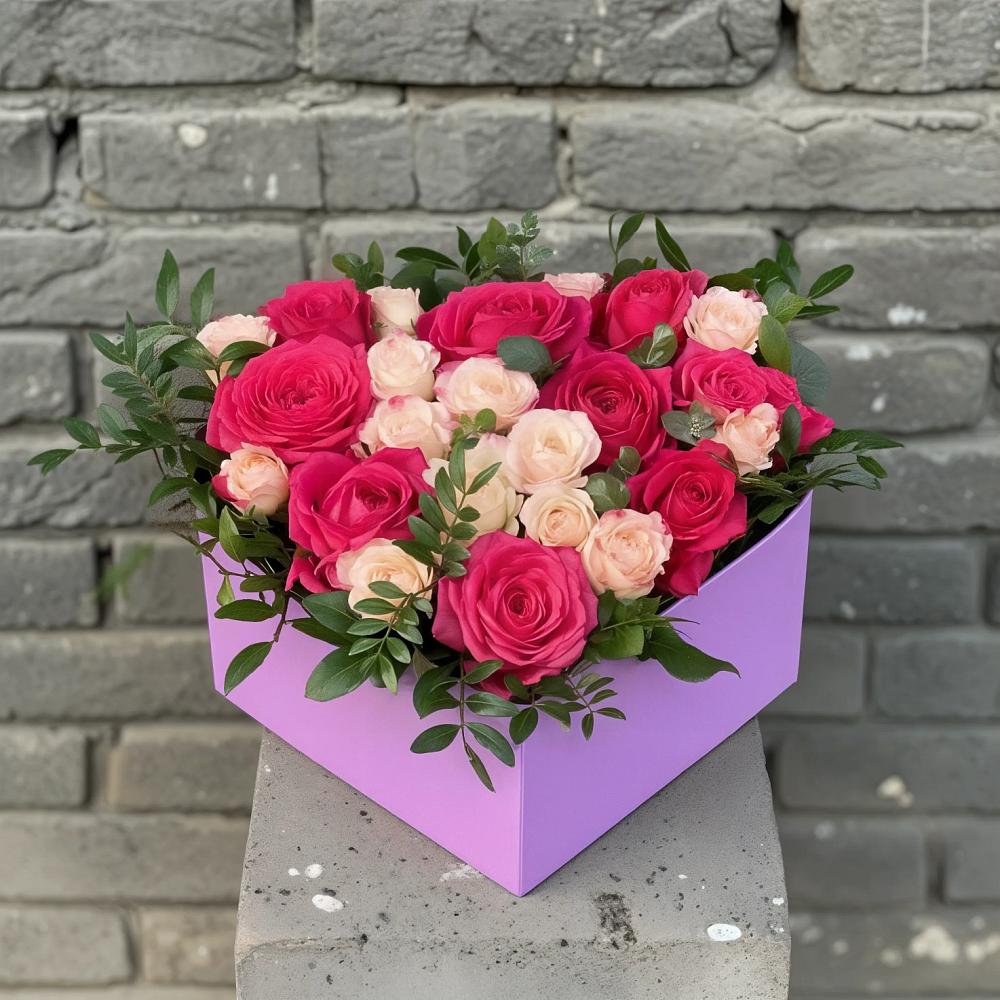 Цветочная композиция из Розы в коробке в Каз