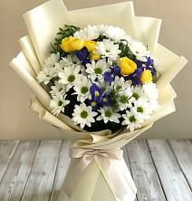 Букет цветов из:  Ирисы, Хризантемы и Розы в Каз