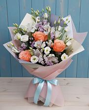 Букет цветов из:  Лизиантусы, Розы, Альстромерии и Гипсофила в Каз