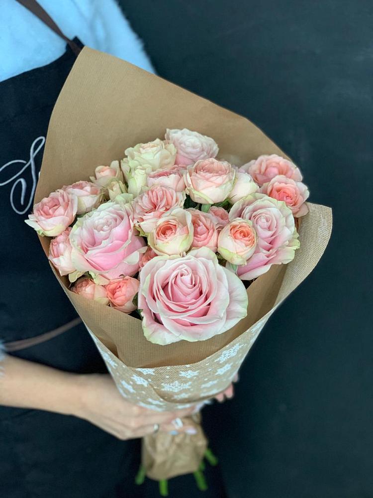 Букет цветов из: Хризантемы и Розы в Каз