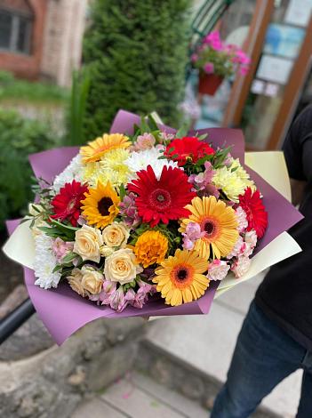 Букет цветов из: Герберы, Ромашки, Хризантемы, Розы и Подсолнухи в Каз