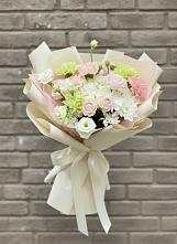 Букет цветов из:  Гвоздики, Розы, Лизиантусы и Хризантемы в Каз