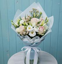 Букет цветов из:  Розы и Лизиантусы в Каз