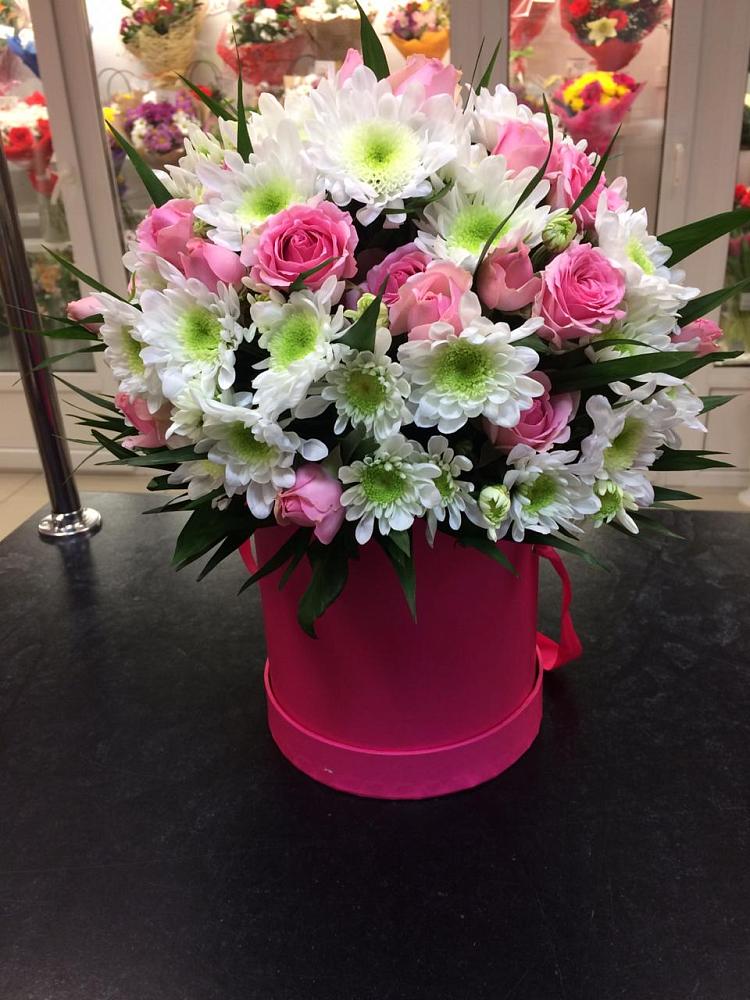 Цветочная композиция из Розы и Хризантемы в шляпной коробке в Каз