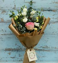 Букет цветов из:  Розы и Лизиантусы в Каз
