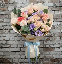 Букет цветов из:  Розы, Лизиантусы и Гвоздики в Каз