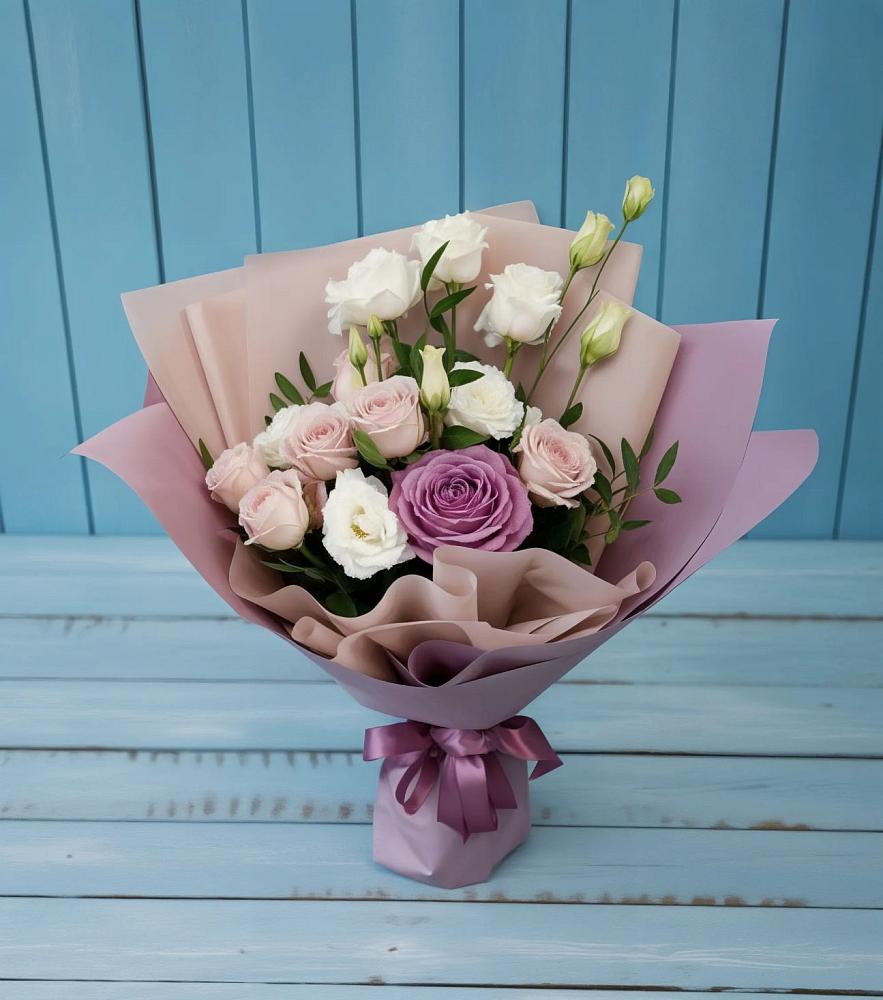 Букет цветов из: Розы и Лизиантусы в Каз