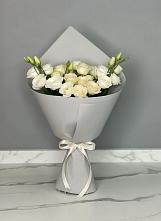 Букет цветов из:  Розы и Лизиантусы в Каз